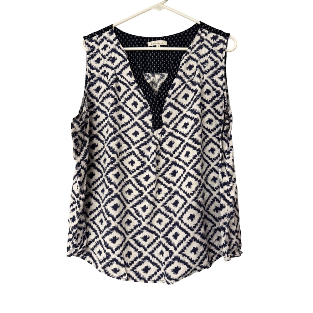 Skies Are Blue 3X Sleeveless Top White Blue Geometric Print V Neck‎ Blouse